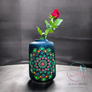 Vaza ceramica pictata manual cu model mandala