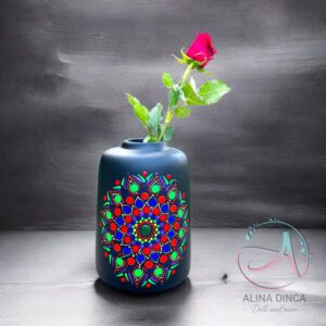 Vaza ceramica pictata manual cu model mandala