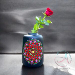 Vaza ceramica pictata manual cu model mandala