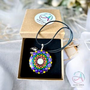 Pandantiv de lemn pictat manual