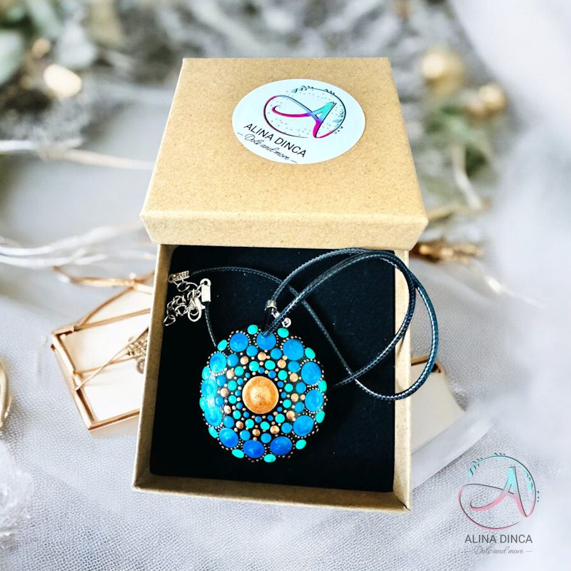 Pandantiv de lemn pictat manual