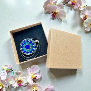 pandantiv-mandala-pictat-manual-ad-dots-cutie-cadou