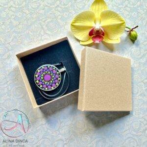 pandantiv-mandala-pictat-manual-ad-dots-cutie-cadou