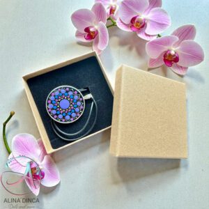 pandantiv-mandala-pictat-manual-ad-dots-cutie-cadou